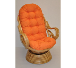 Ratanové hojdacie kreslo Swivel honey cushion orange zdôrazňuje