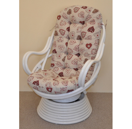 Ratanové hojdacie kreslo Swivel biely vankúš motív červené srdce