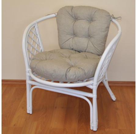 Ratanové kreslo Bahama biely vankúš tmavobéžové zvýraznenia