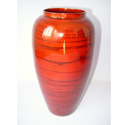 Bambusová váza starožitnej červenej farby