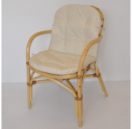 Ratanové kreslo Kinari vankúš svetlo béžová zvýraznenia