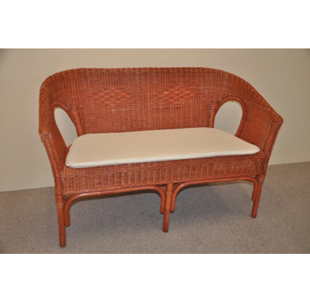 Ratanová lavica Fabion koňaková s bielym vankúšom