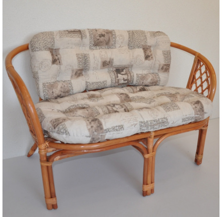 Ratanová lavička Bahama koňakový vankúš motív pečiatky