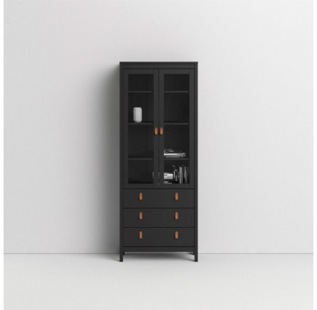 Vitrína REAL, Čierna