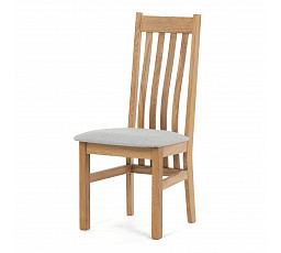 Drevená jedálenská stolička, strieborné látkové čalúnenie, dubový masív, prírodný odtieň