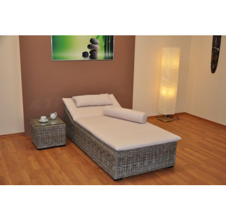 Ratanové ležadlo Karola s odkladacím stolíkom, biele