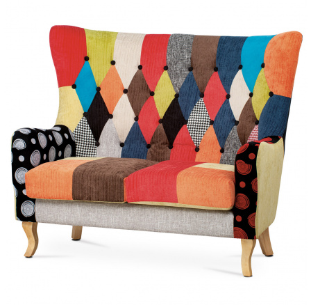 Dvojitá pohovka, látkové čalúnenie patchwork, drevené nohy, masívne kaučukové drevo